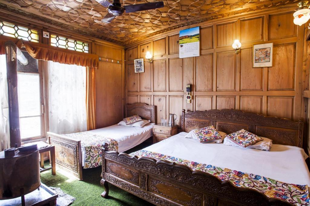 The Shelter Group Of Houseboats & Tour Organiser Srīnagar Exterior foto